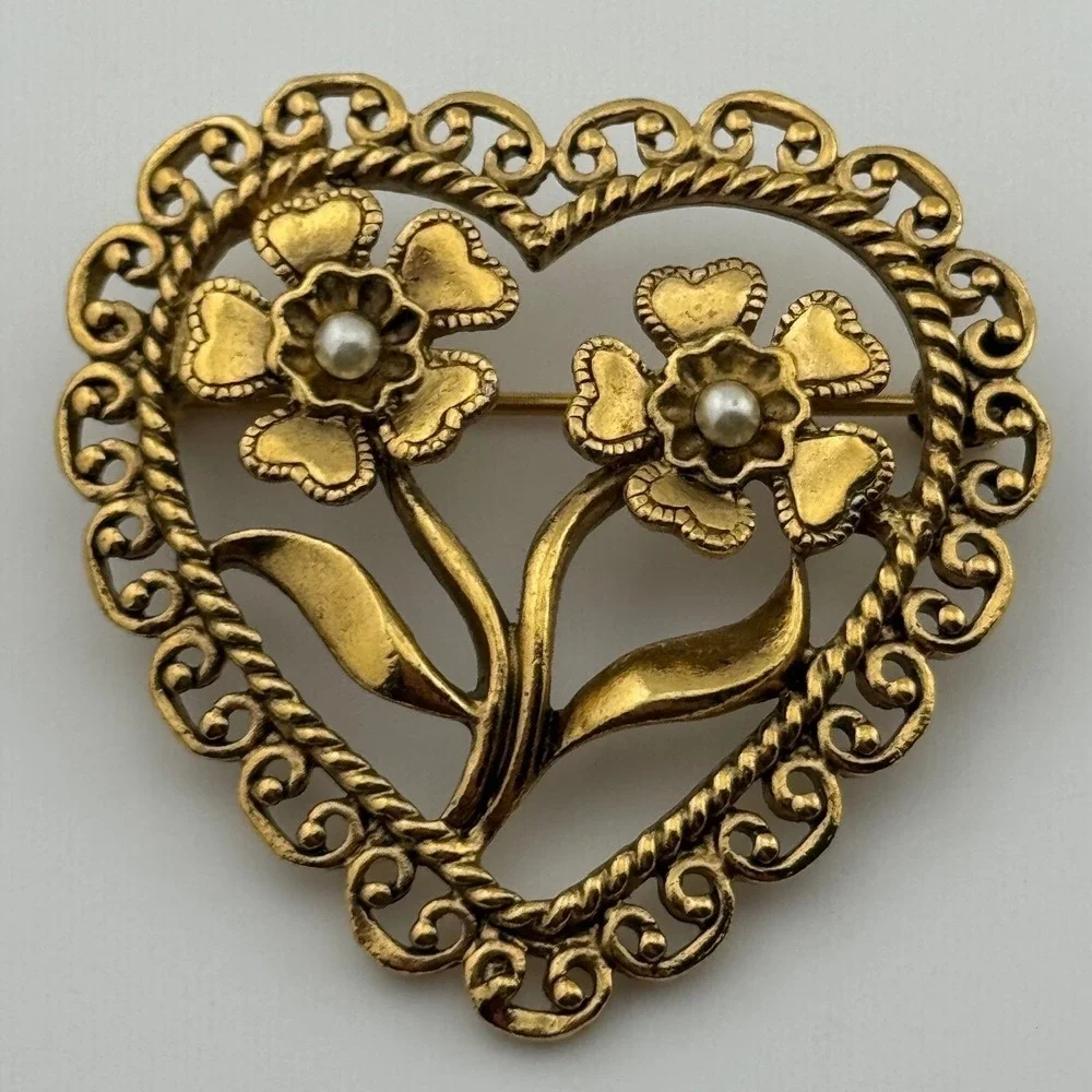 Vintage Heart‎ Flower Brooch Faux Pearl Gold Tone Filigree Pin